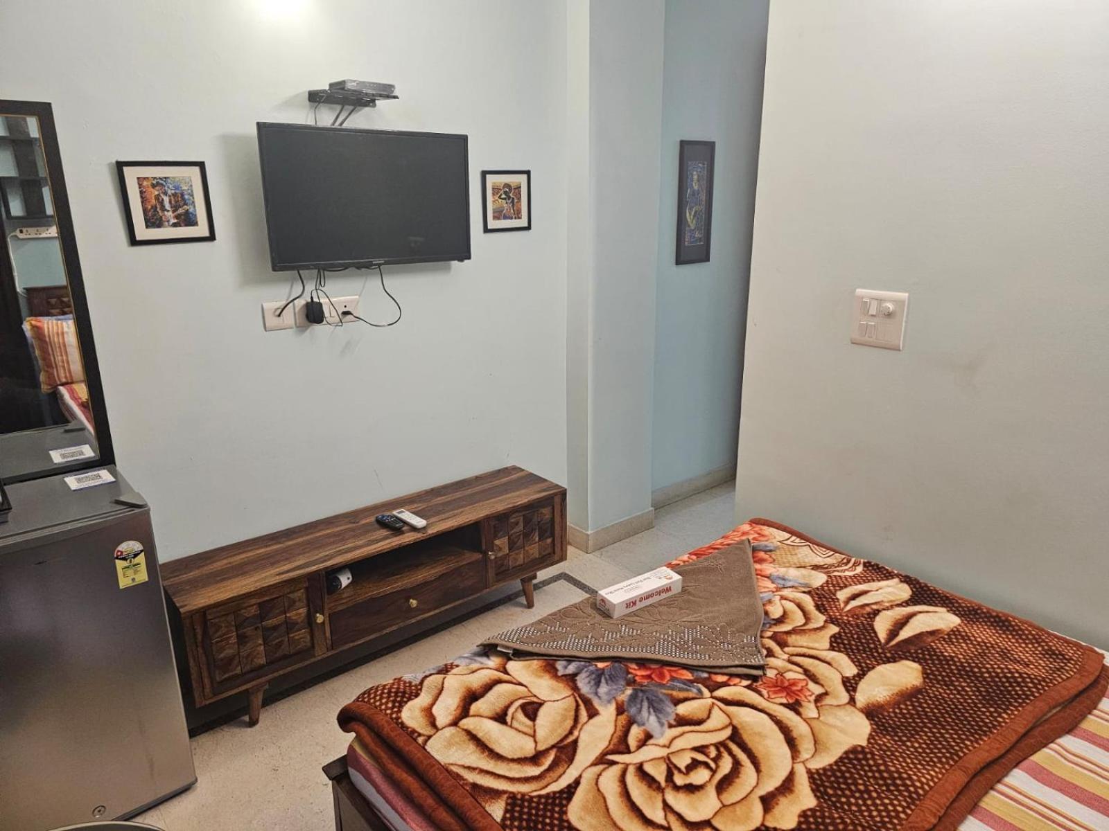 Sky Bloom Luxury Homestay Nueva Delhi Exterior foto
