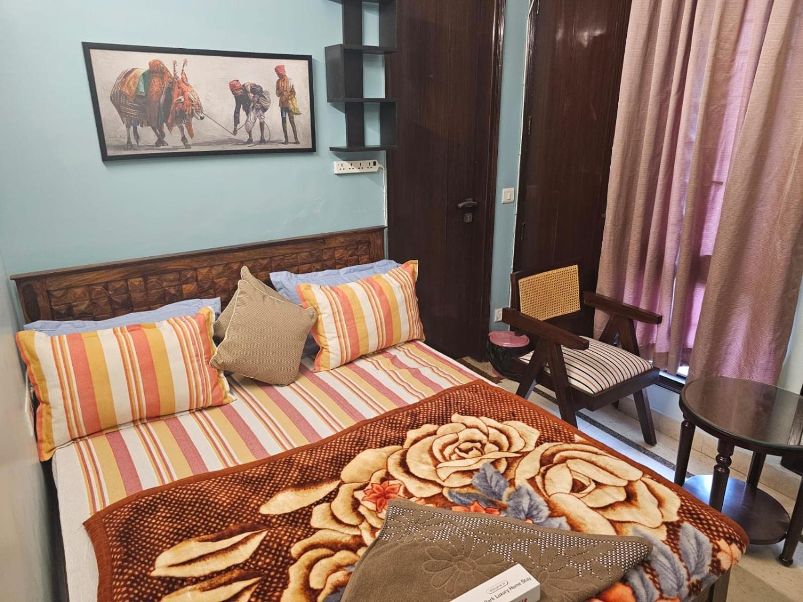 Sky Bloom Luxury Homestay Nueva Delhi Exterior foto